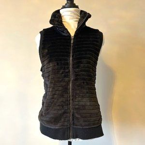 Cable & Gauge Faux Fur Black Ribbed Vest